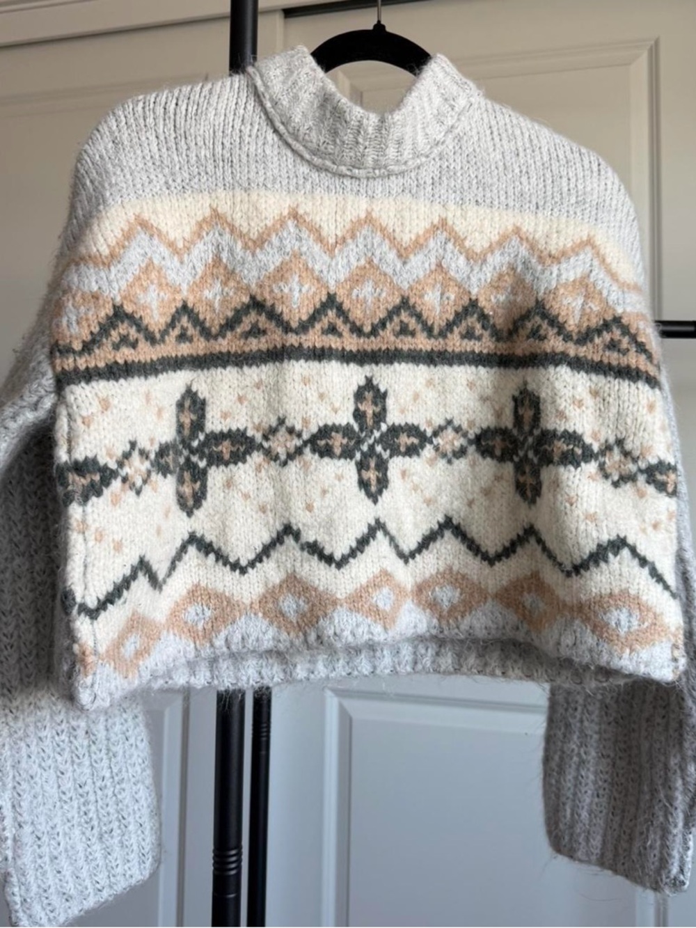 Cozy Patterned Cropped Knit Sweater - Cream & Tan